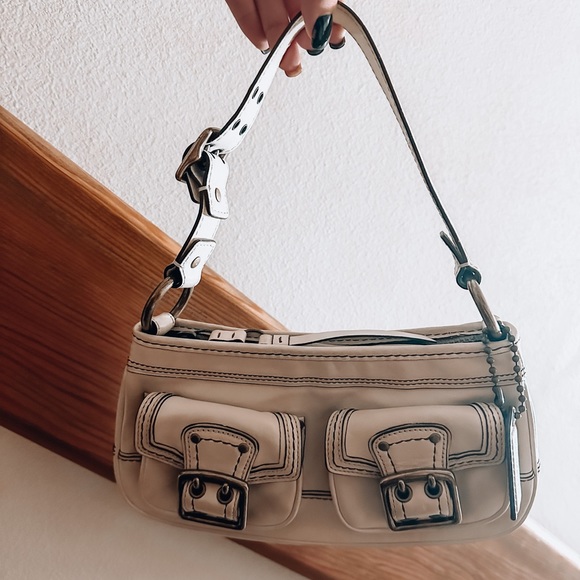 Off white / cream / a bone color - Picture 1 of 3